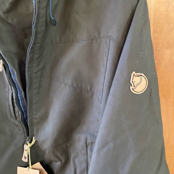 Fjallraven Luhkka Poncho Winter Cape Dark Olive Small - Picture 7 of 8